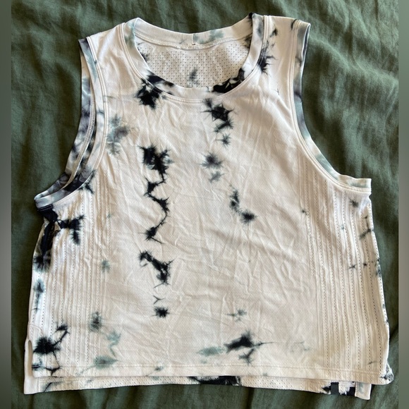 Lululemon crop tank top, size 4 - Picture 2 of 4